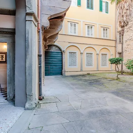 Busdraghi Studio, A Stylish Along Via Fillungo * Lucca